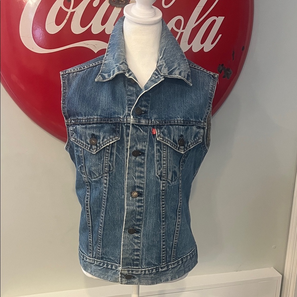 Vintage Levi’s 70505 Cut Off Trucker Vest Early 80s USA Denim, size M